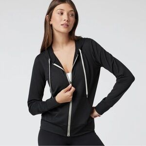 VUORI Halo Performance Hoodie 2.0
Women's DreamKnit™ Hoodie Black NWT